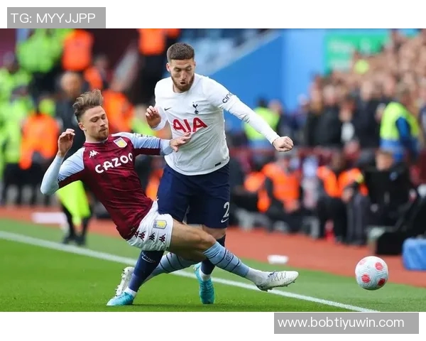 本坦库尔因铲球染红离场乌拉圭队在友谊赛中以1比5落后美国队 本坦库尔因铲球染红离场乌拉圭队在友谊赛中以1比5落后美国队