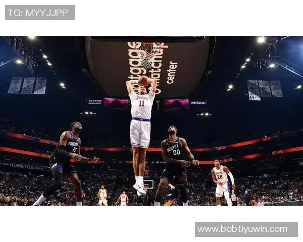 伊戈达罗20分钟高效表现7投5中斩获12分5篮板3助攻1抢断