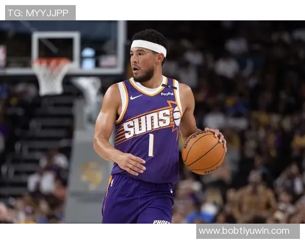 布克半场状态低迷仅得6分依赖队友发挥助力球队表现 布克半场状态低迷仅得6分依赖队友发挥助力球队表现