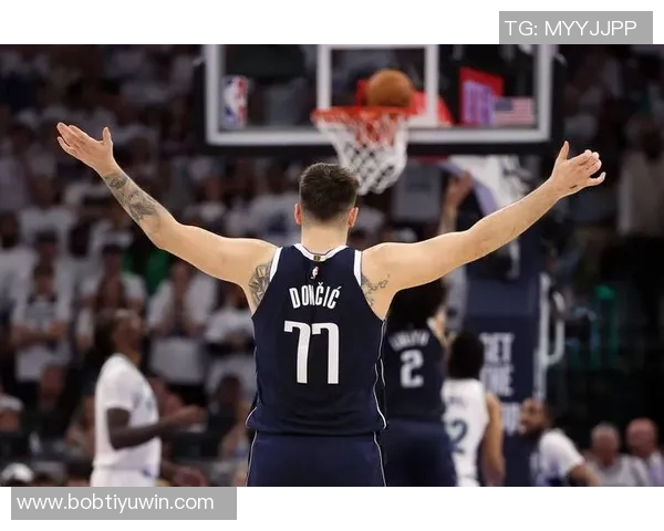 东契奇生涯第八次豪取45分10篮板5三分创历史新高超越哈登独享第一 东契奇生涯第八次豪取45分10篮板5三分创历史新高超越哈登独享第一